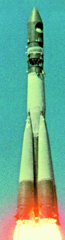 Gagarin COELUM 40_img_3 La foto originale della partenza della Vostok 1 sotto la spinta possente del vettore a tre stadi SL-3 Sapwood