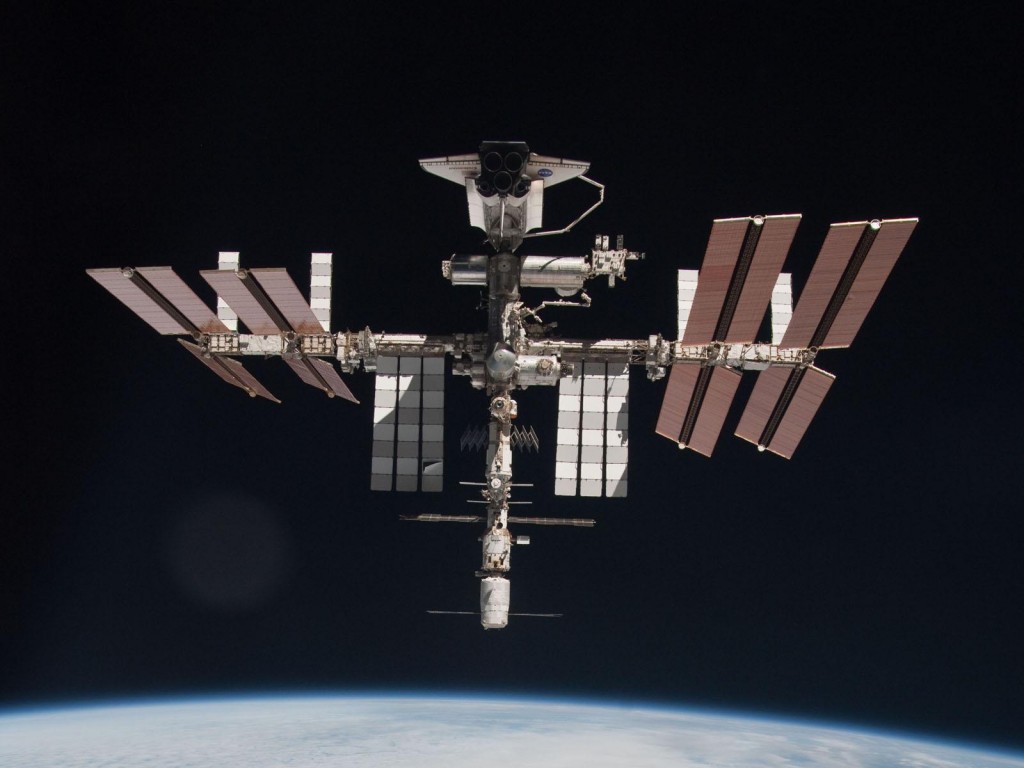 557108main_iss027e036619_1600_1600-1200
