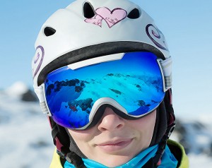 woman-skier-goggles-crosshatch-660x525
