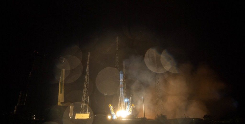 Liftoff_for_Cheops_pillars