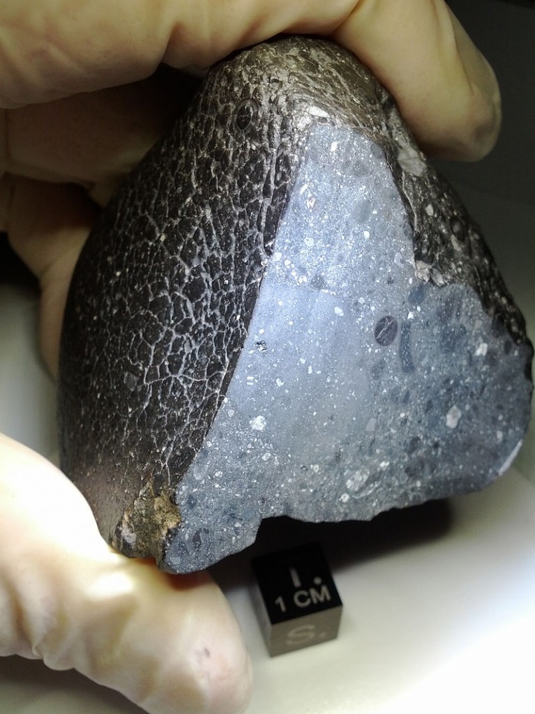 800px-MarsMeteorite-NWA7034-716969main_black_beauty_full