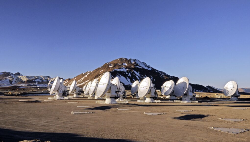 Nineteen ALMA antennas on the Chajnantor plateau