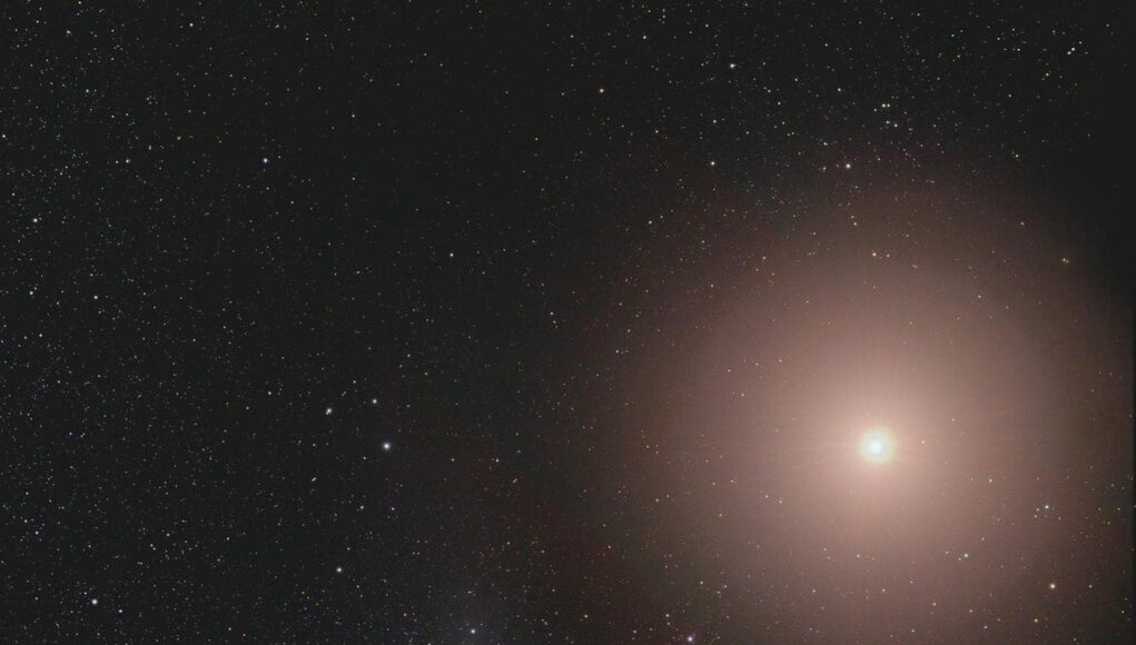 La cometa C/2022 E3 (ZTF) e Marte