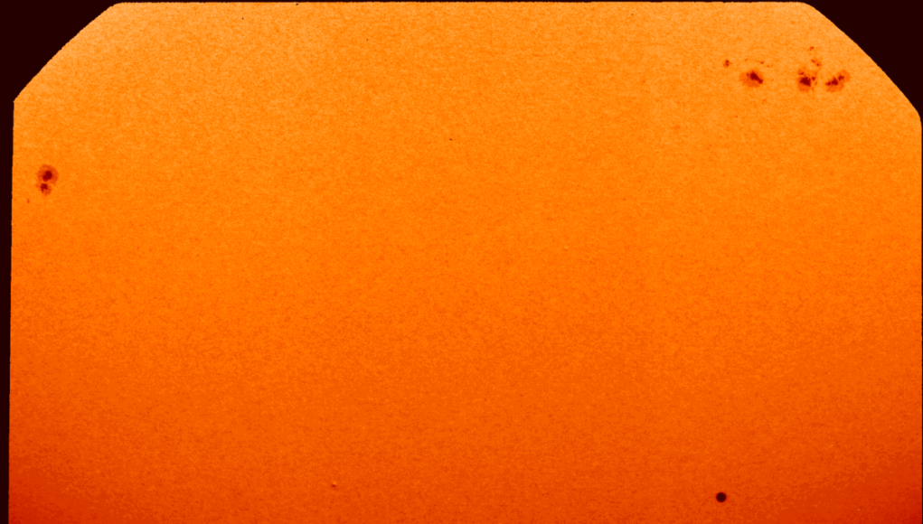 Mercury_transit_and_sunspots