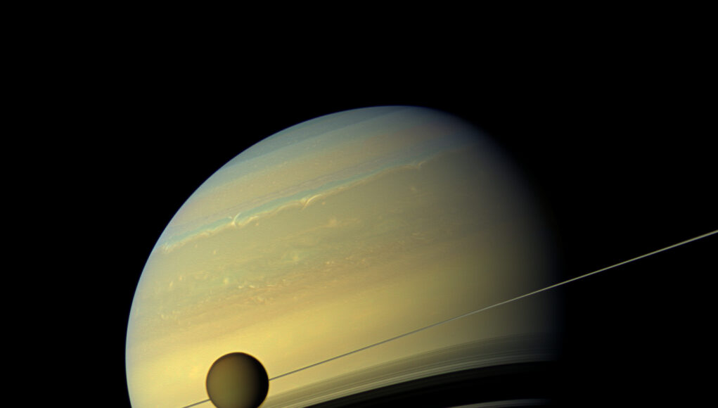 Saturno e Titano visti da Cassini
