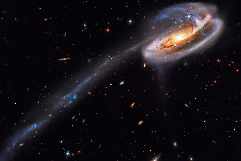 Fig.2 - Coda mareale della galassia a spirale Girino. Crediti: Hubble Legacy Archive, ESA, NASA. Materia Oscura