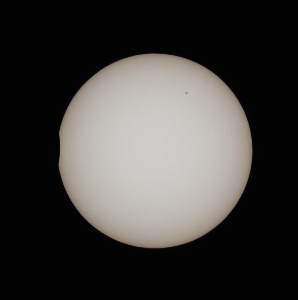 Primo contatto Sole-Luna