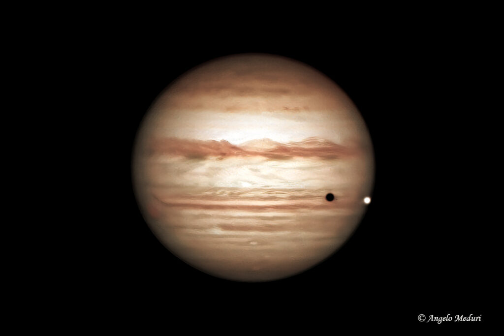 Giove con il suo satellite Io