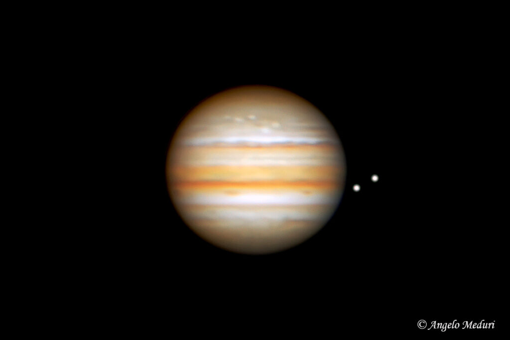 Giove con gli ovali bianchi