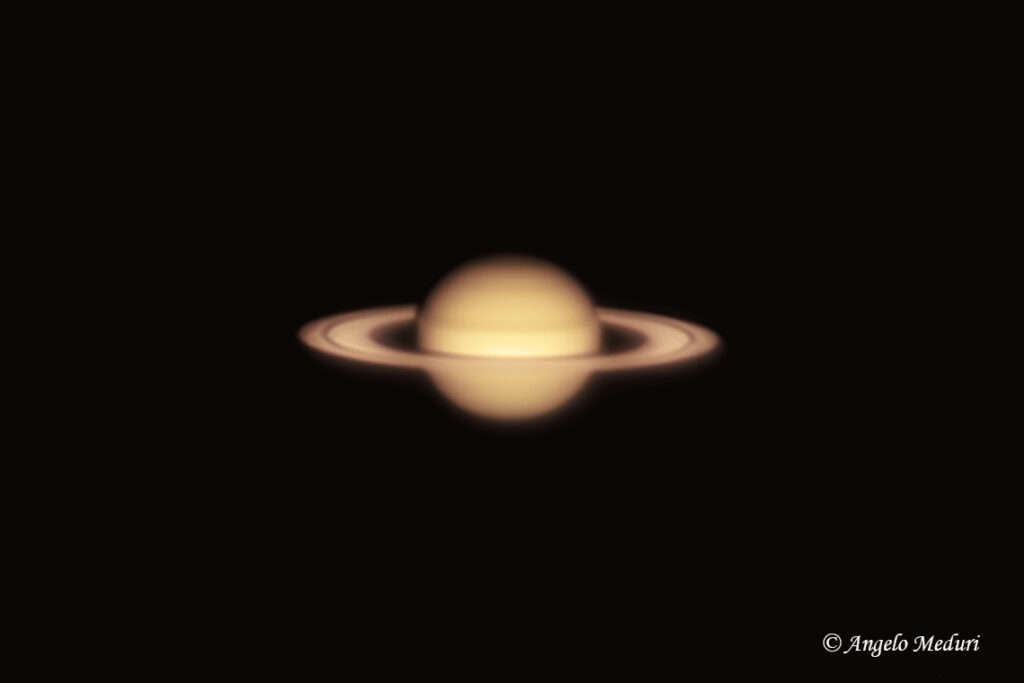 Saturno con i suoi anelli