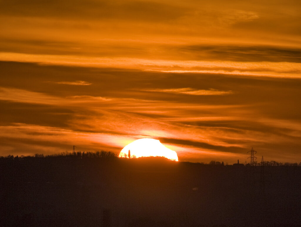 Sole eclissato all’orizzonte