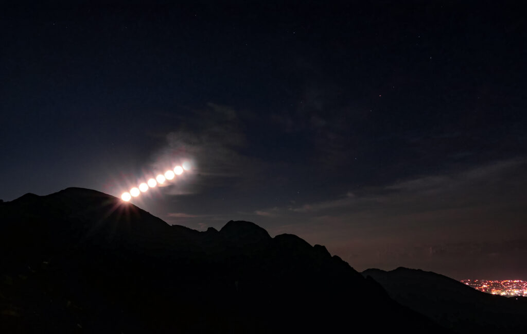 Super Luna del Cervo tra le nuvole