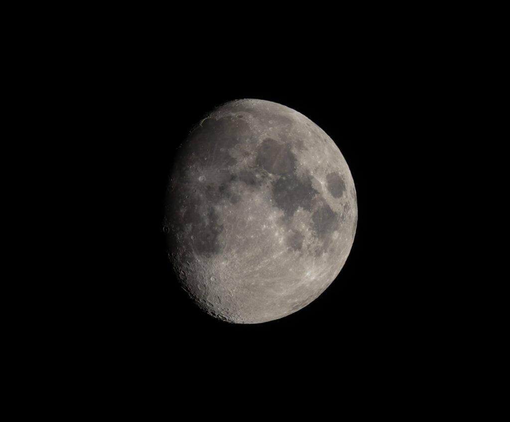 Luna con 83,9% di illuminazione