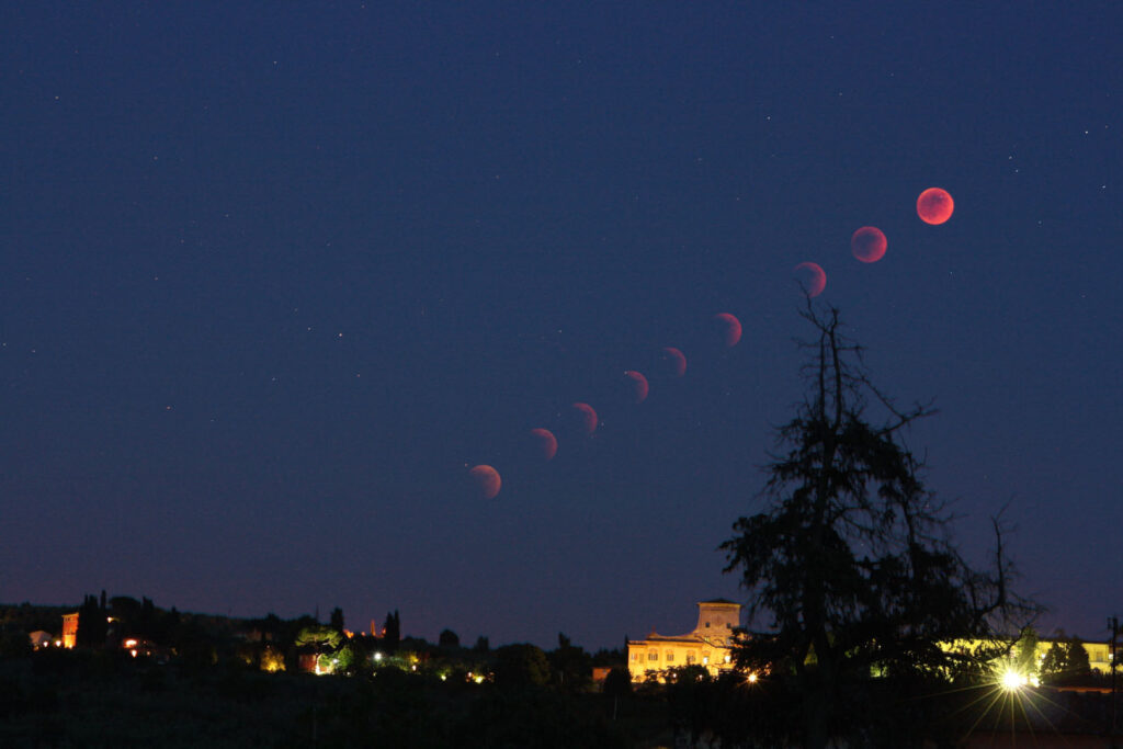 Eclissi totale di Luna 15 giugno 2011