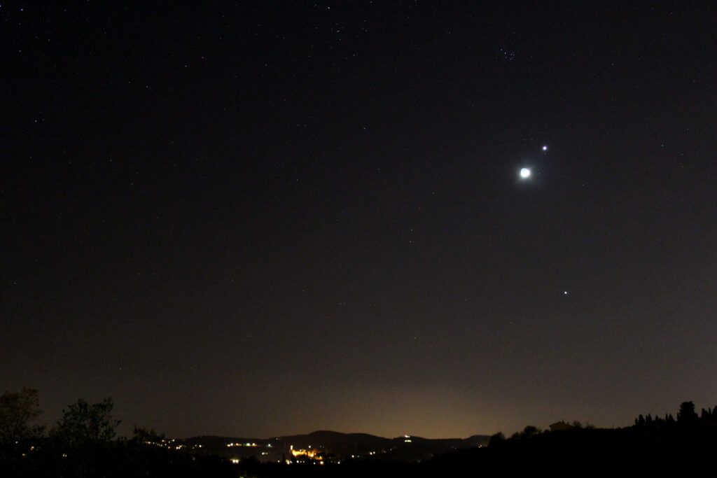 Giove e Pleiadi con Luna e Venere in congiunzione