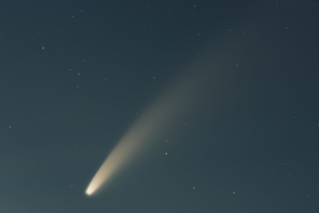 Cometa C/2020 F3 NEOWISE nel chiarore della mattina…