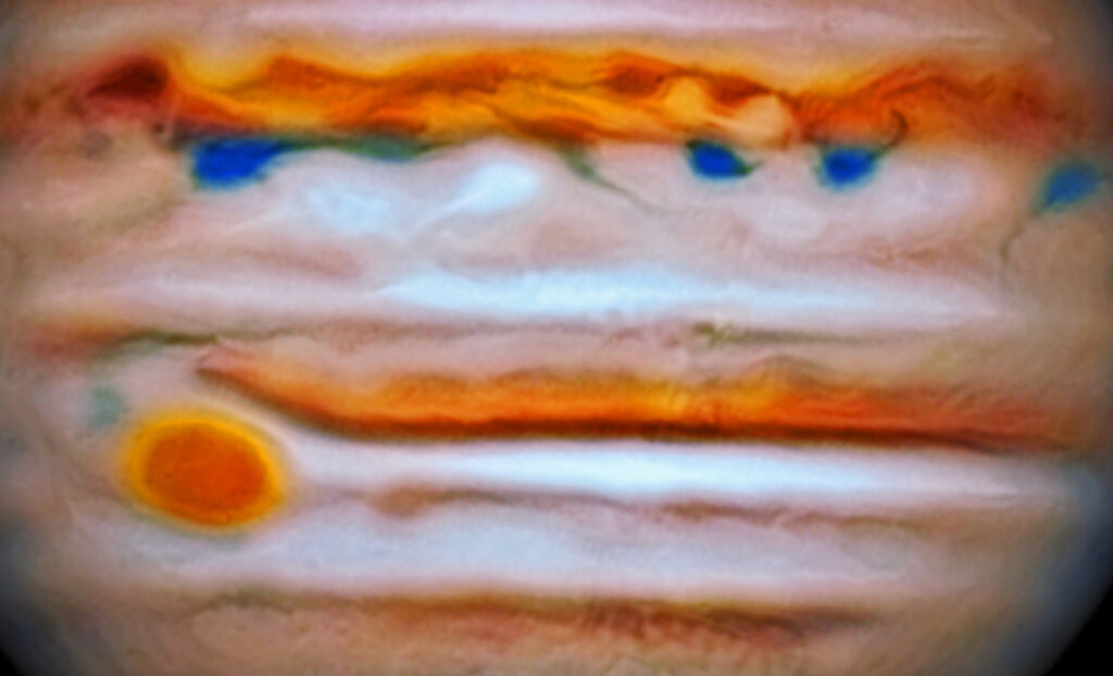 Vortici, bande nuvolose e GRS nell’atmosfera di Giove
