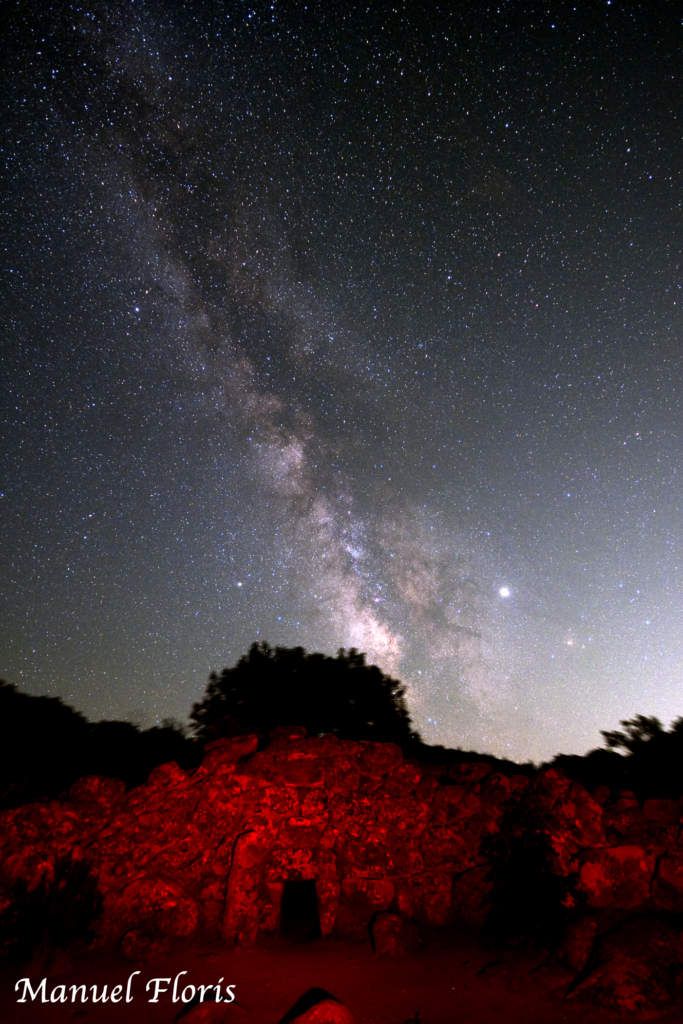 La Via Lattea e la Tomba dei Giganti