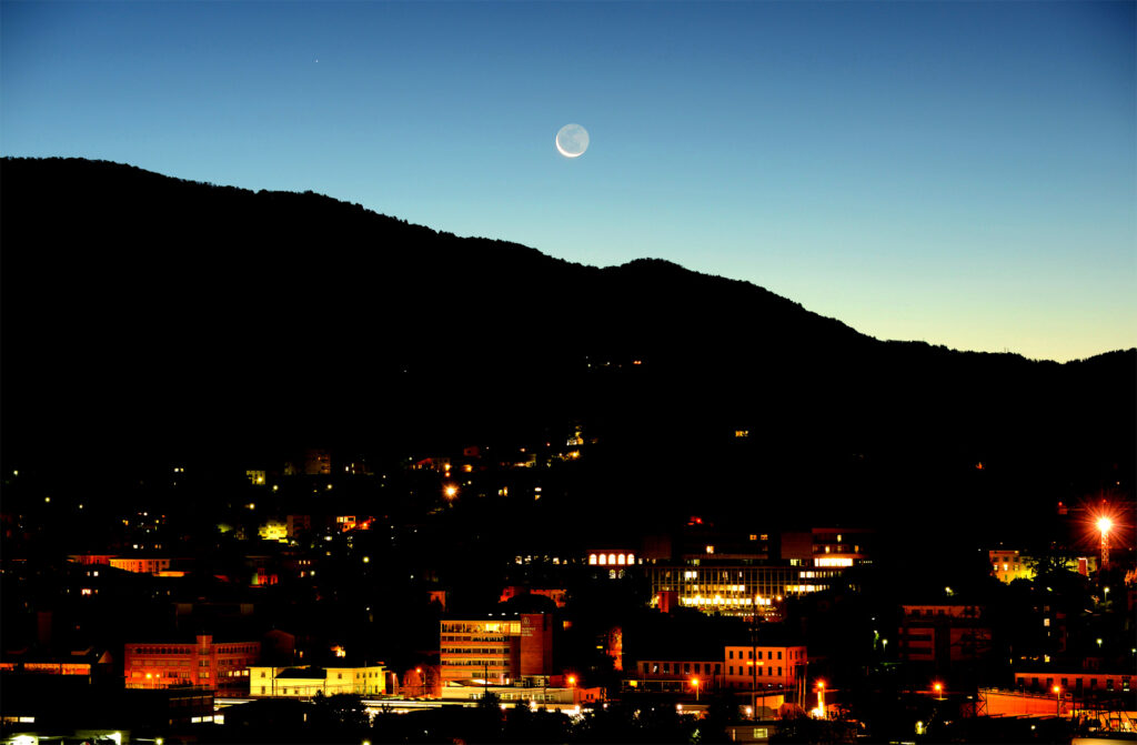 luna sopra mendrisio