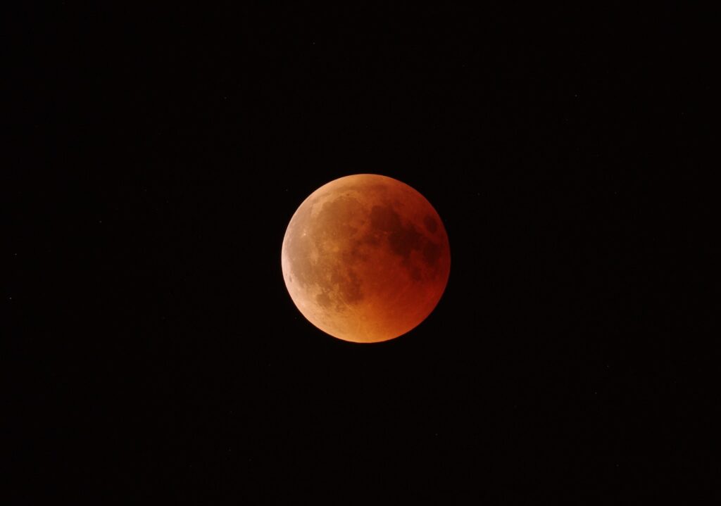 Eclissi totale di Luna del 27 Luglio 2018